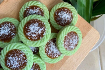 do you crave fud? - 15 Cafes And Bakeries To Get Ondeh Ondeh Tarts in Singapore