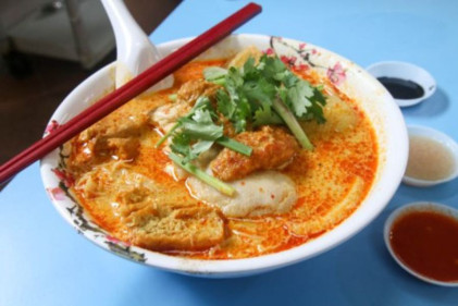 Da Po Hainanese Chicken Rice & Curry Chicken Noodle - 25 Best Stalls You Should Try at Golden Mile Food Centre