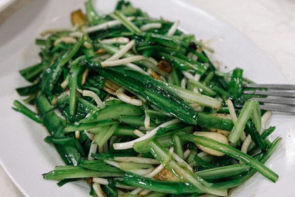 Green Dragon Vegetable - Long Ji Zi Char Among The Best Crab Bee Hoon in Singapore