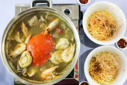 Wen Wen Pork Rib Big Prawn Mee - 15 Stalls to Eat From at Geylang Bahru Market & Food Centre